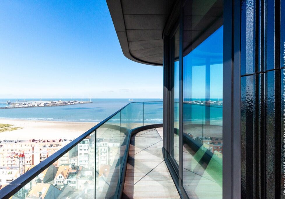 04-Heldentoren-balcony-view-small-Ronald-Schlundt-Bodien-©-Neutelings-Riedijk-Architects-DSC_2992